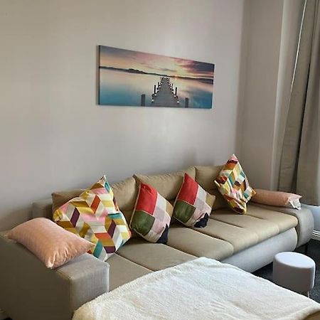 Spacious One Bedroom Flat, Entire Property. غرينوك المظهر الخارجي الصورة