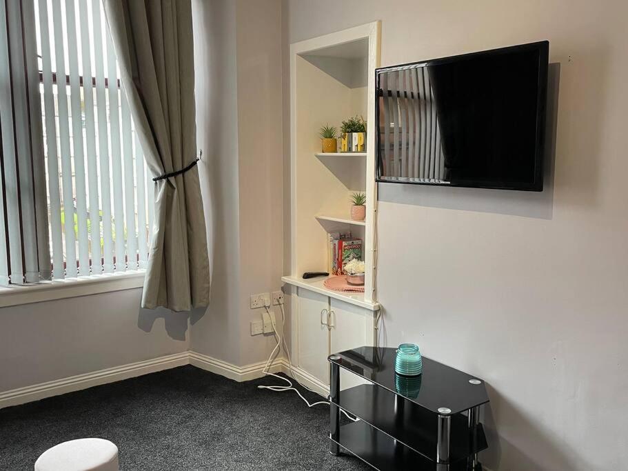 Spacious One Bedroom Flat, Entire Property. غرينوك المظهر الخارجي الصورة