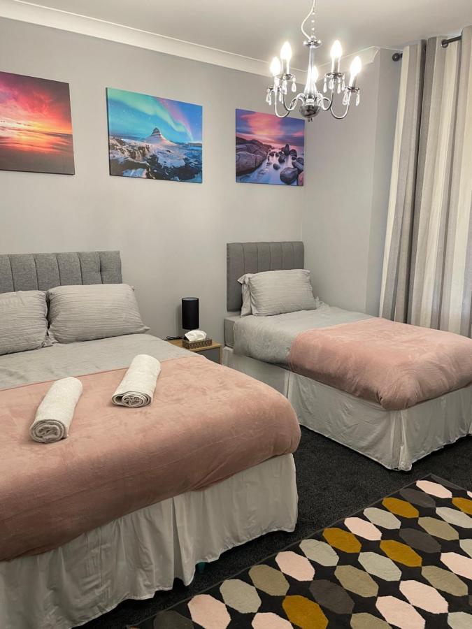 Spacious One Bedroom Flat, Entire Property. غرينوك المظهر الخارجي الصورة